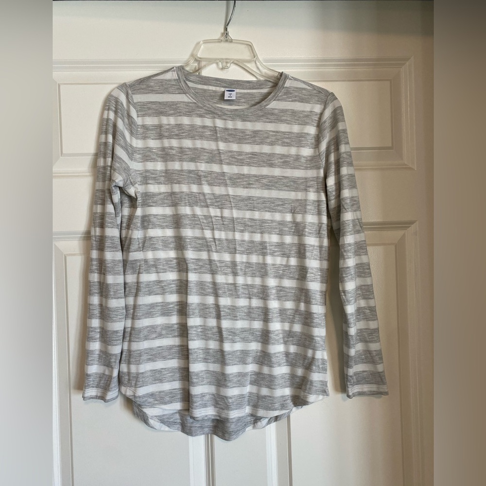 Old navy shirt size small